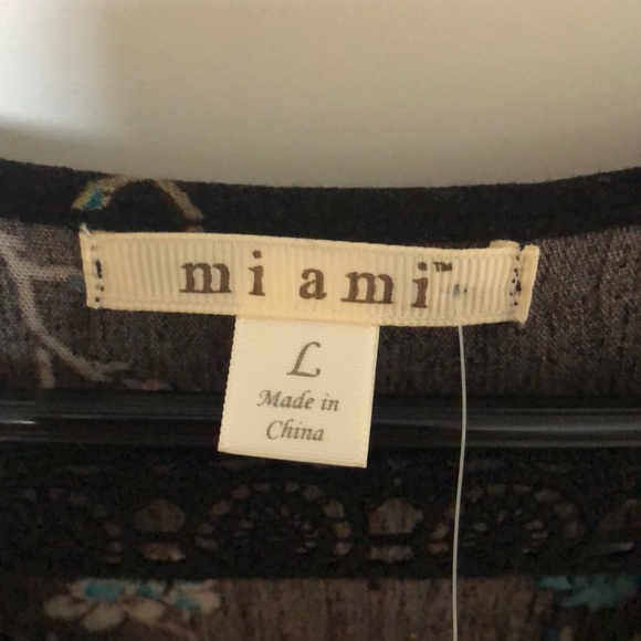 Francesca’s Dark Floral Long Sleeve - Picture 3 of 5